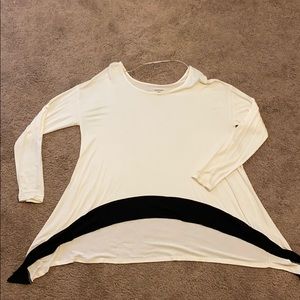 💜 Woman’s High-Low Top by Kensie